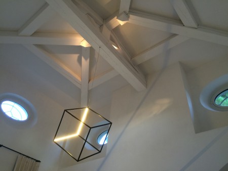  vast entrance hall